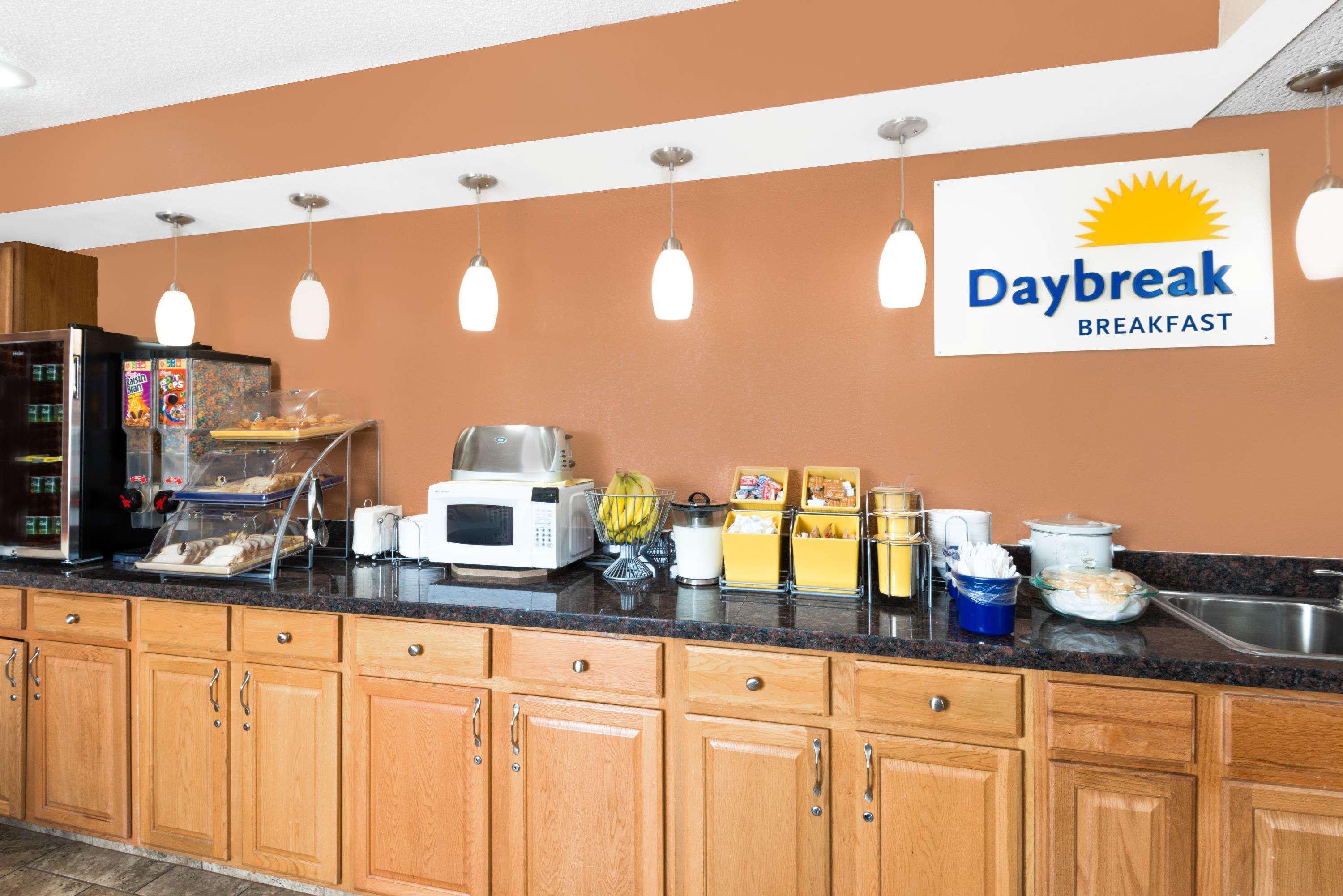Days Inn By Wyndham Ames Extérieur photo